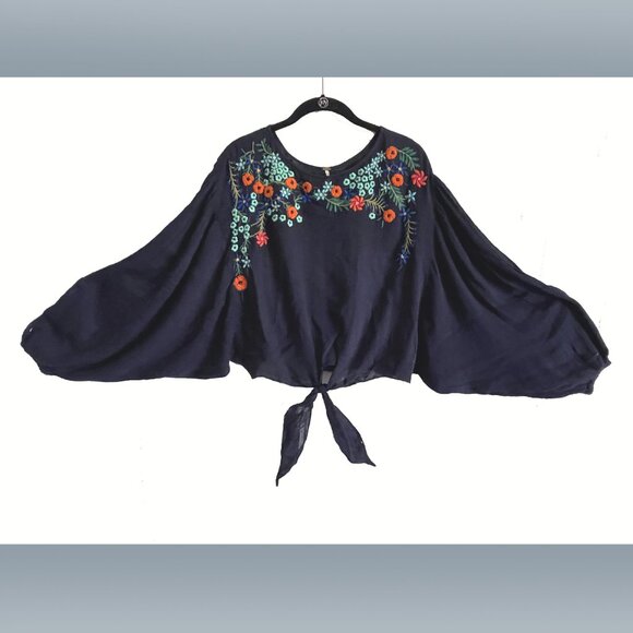 Women's blouse with wide sleeves, and embroidered flowers with beads. Size XS /M - Picture 2 of 7